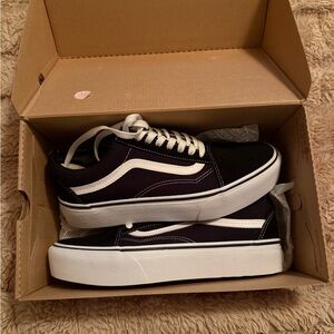 Vans Women’s Black and White Sneakers